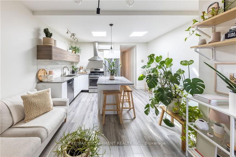 home for lease on B-2557 Dundas Street W