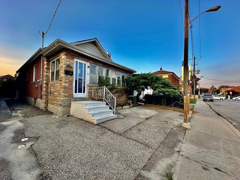 12 Rotherham Ave  Toronto, M6M 1L8 | Image 27