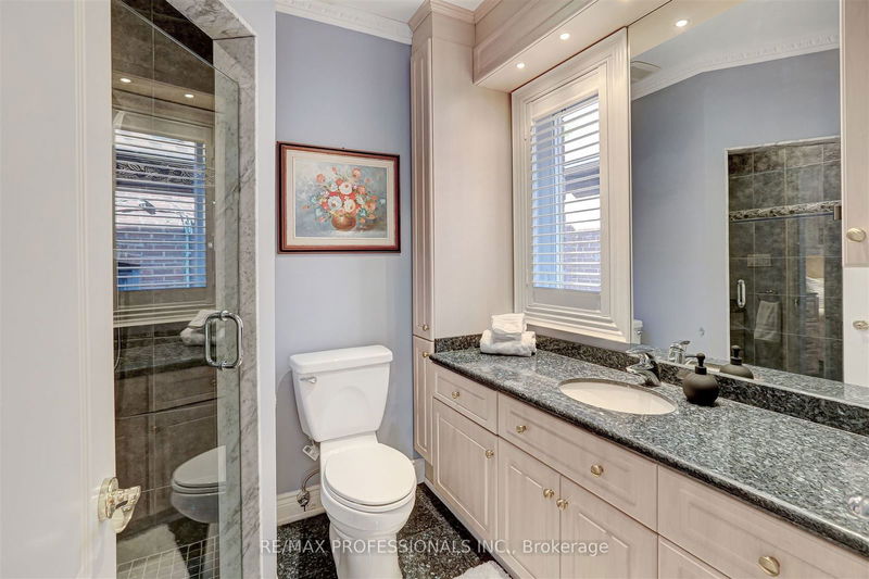 258 Windermere Ave  Toronto, M6S 3K5 | Image 22