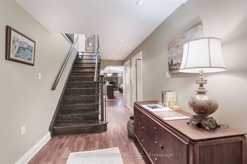 258 Windermere Ave  Toronto, M6S 3K5 | Image 33