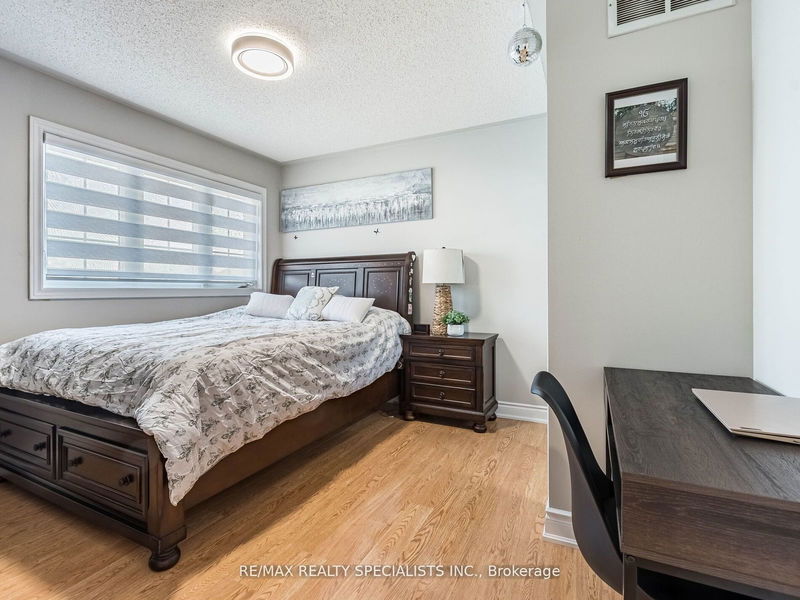 109 Farthingale Cres  Brampton, L7A 1W9 | Image 23