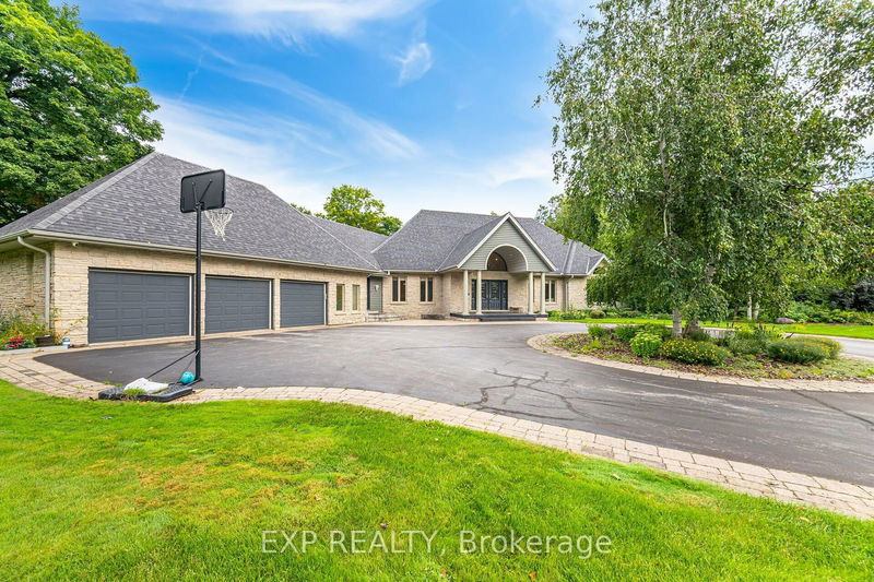 15 Turtle Lake Dr  Halton Hills, L7J 2W7 | Image 2