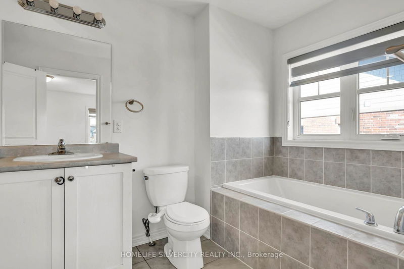 31 Bushwood Tr  Brampton, L7A 5J7 | Image 18