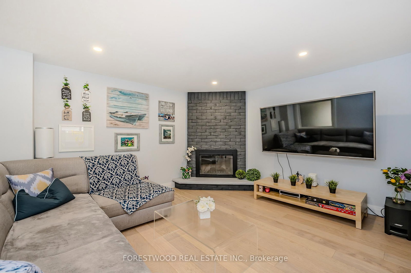 Listing Image 9