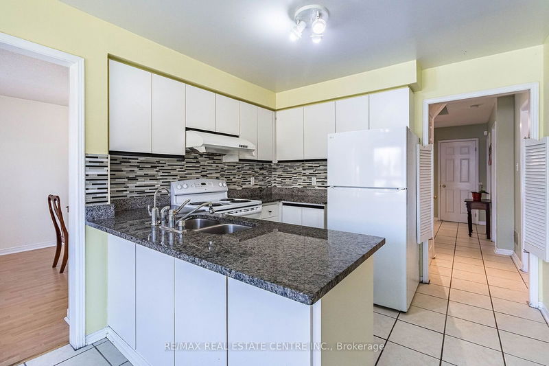 408 Naomi Cres  Mississauga, L5B 3S4 | Image 11