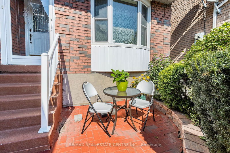 408 Naomi Cres  Mississauga, L5B 3S4 | Image 6