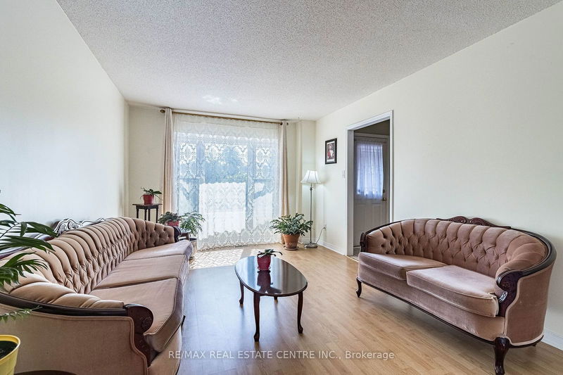 408 Naomi Cres  Mississauga, L5B 3S4 | Image 9