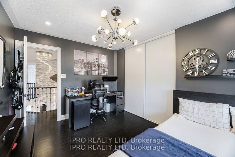 923 Bristol Rd W Mississauga, L5V 2N9 | Image 24