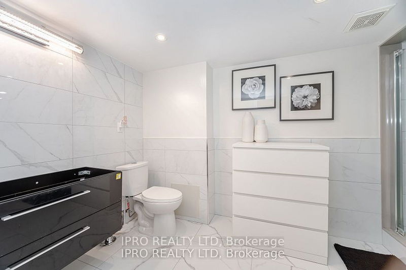 923 Bristol Rd W Mississauga, L5V 2N9 | Image 25