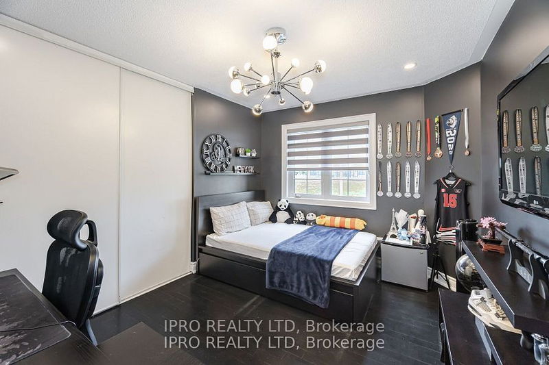 923 Bristol Rd W Mississauga, L5V 2N9 | Image 35