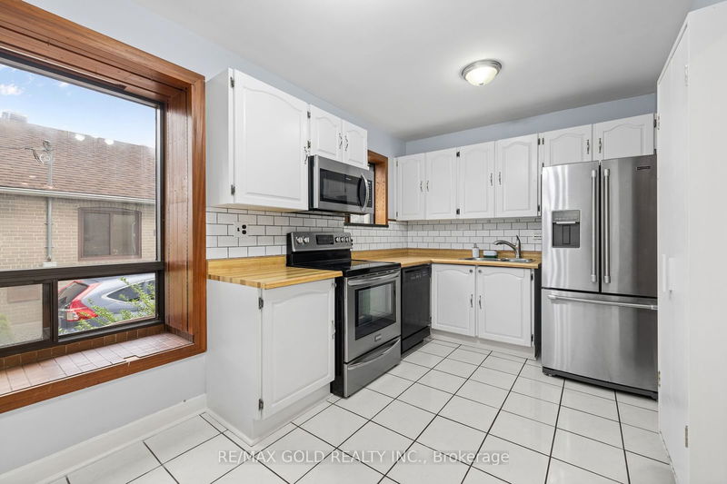 20 Hatfield Cres  Toronto, M9W 3R8 | Image 8