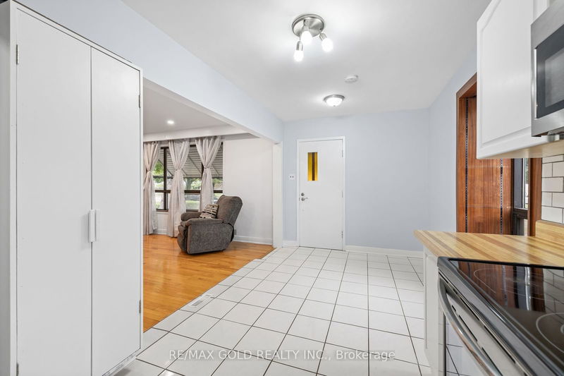 20 Hatfield Cres  Toronto, M9W 3R8 | Image 9