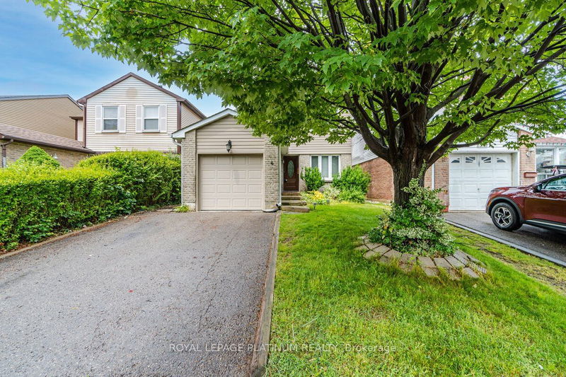 4 Mayfair Cres  Brampton, L6S 3N4 | Image 2