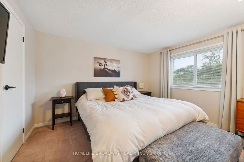 4253 Shelby Cres  Mississauga, L4W 3T1 | Image 17