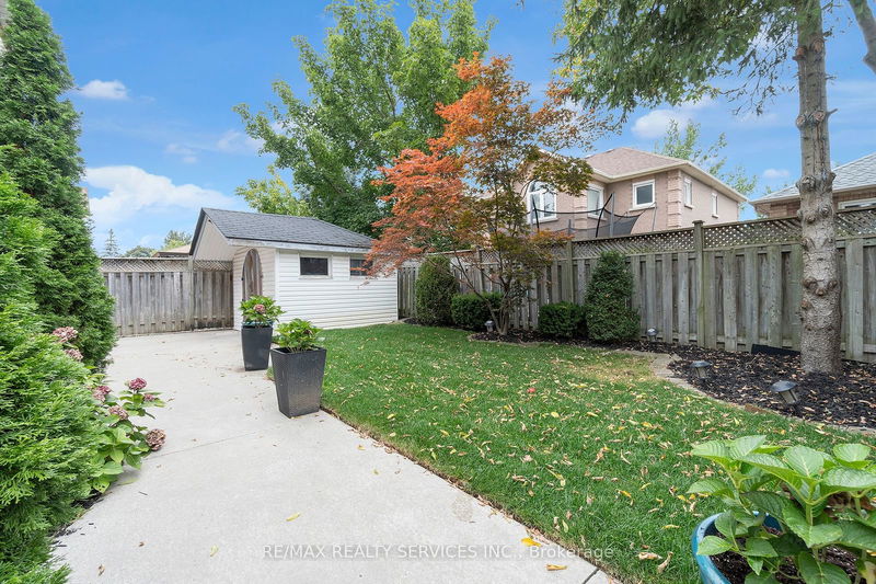 27 Fenflower Crt  Brampton, L7A 1H3 | Image 39