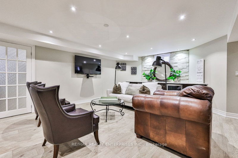 598 Gladwyne Crt  Mississauga, L5H 4L4 | Image 25