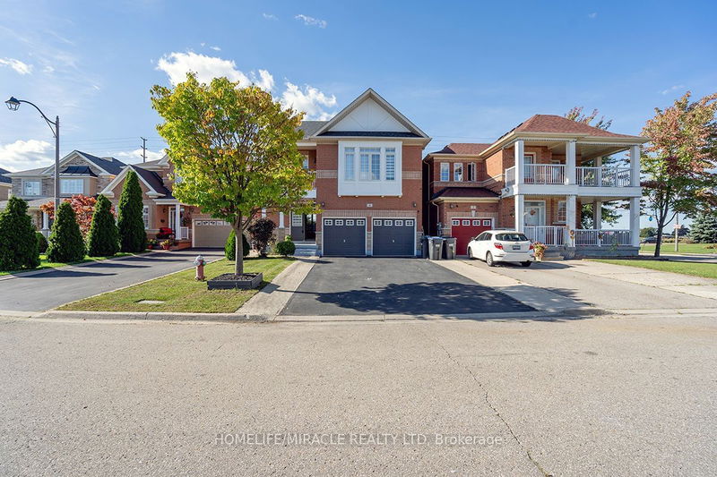 4 Princefield Pl  Brampton, L6R 0E4 | Image 1