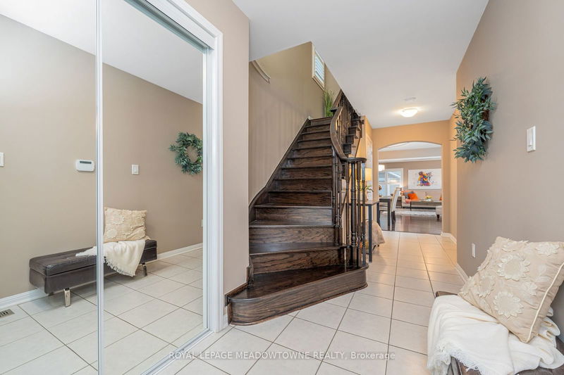 8 Seafair Cres  Brampton, L6Y 5W2 | Image 4