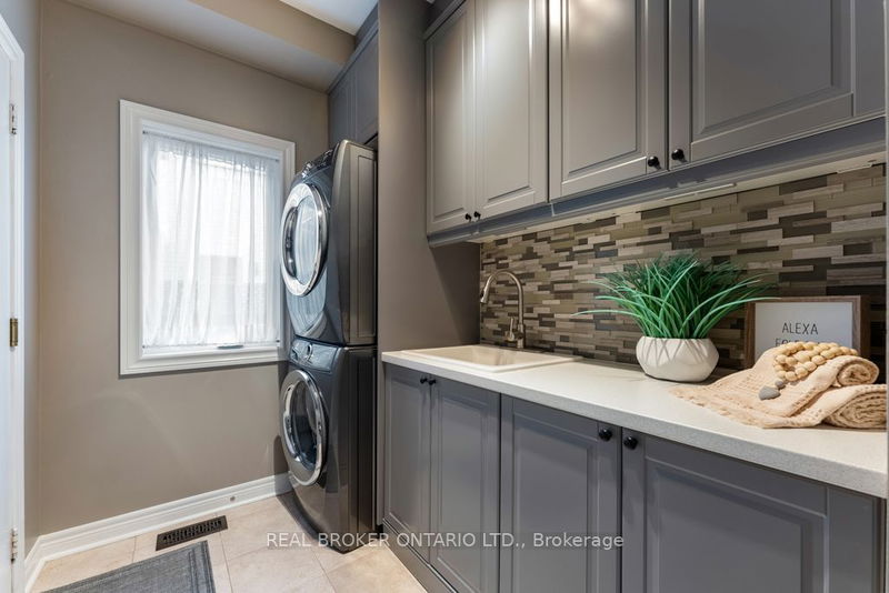 2576 Armour Cres  Burlington, L7M 4T3 | Image 18