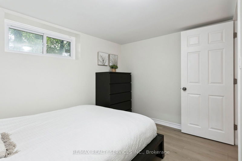 22 Crestview Ave  Brampton, L6W 2R6 | Image 30