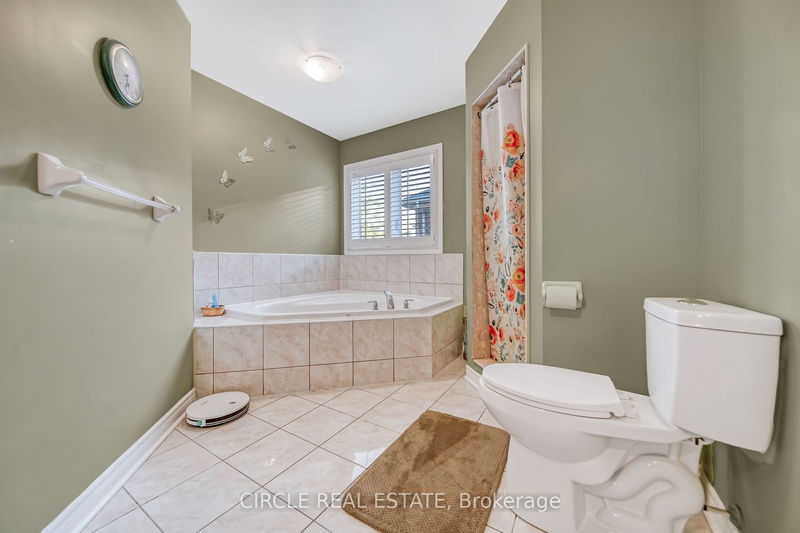 82 Amaranth Cres  Brampton, L7A 0L4 | Image 27