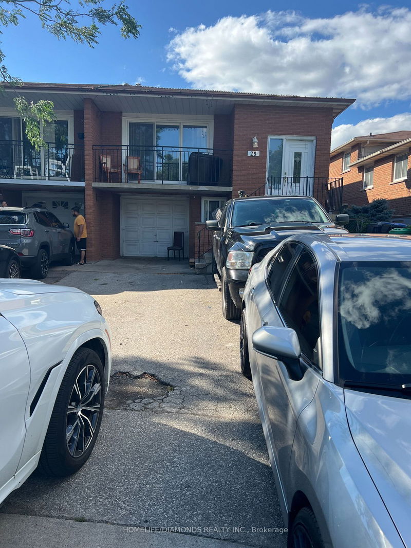 29 Jellicoe Cres  Brampton, L6S 3H7 | Image 1