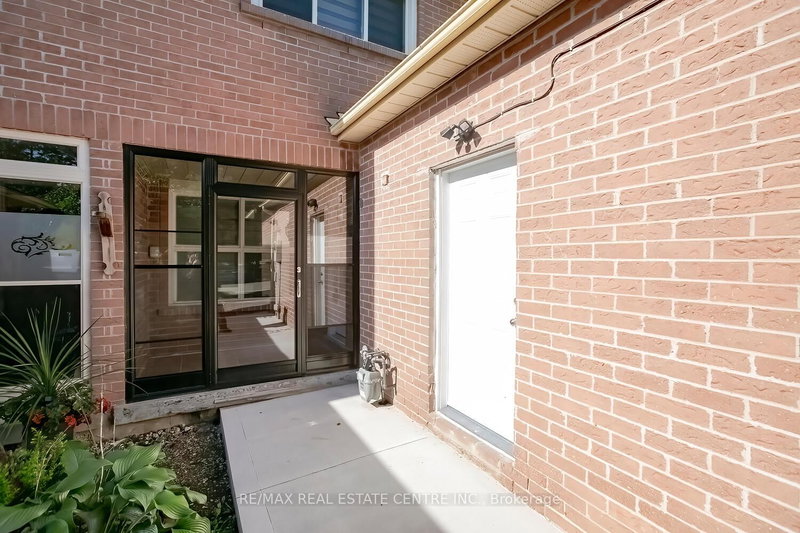 28 Silverstream Rd, Brampton, L6Z 3W5 | Image 3
