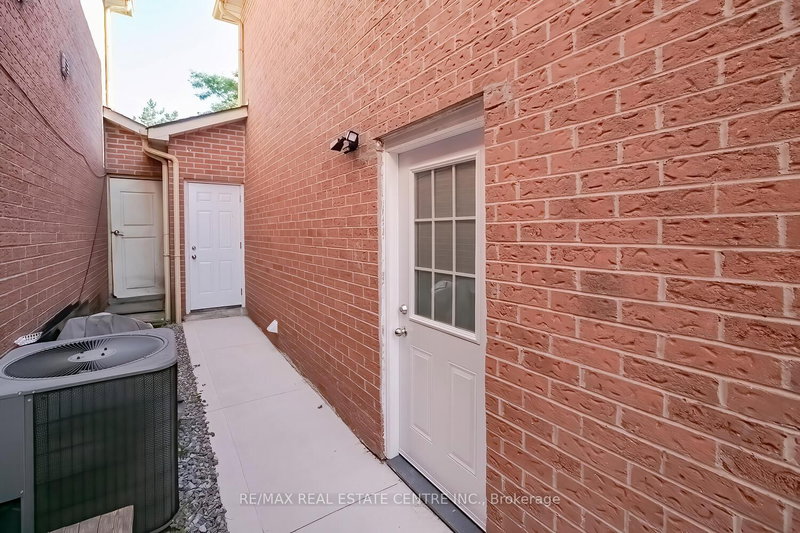 Bsmt - 28 Silverstream Rd, Brampton, L6Z 3W5 | Image 2