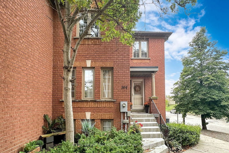 166 Rory Rd  Toronto, M6L 3G4 | Image 1