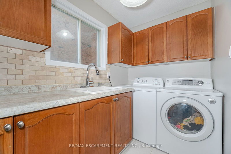 70 Lakecrest Tr  Brampton, L6Z 1S6 | Image 23