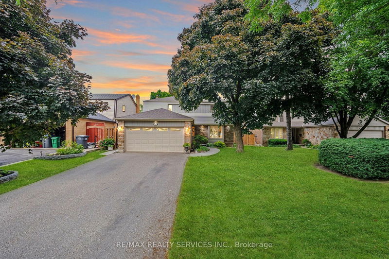 42 Madrid Cres  Brampton, L6S 2X4 | Image 2