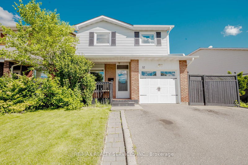 32 Simmons Blvd  Brampton, L6V 3V5 | Image 2