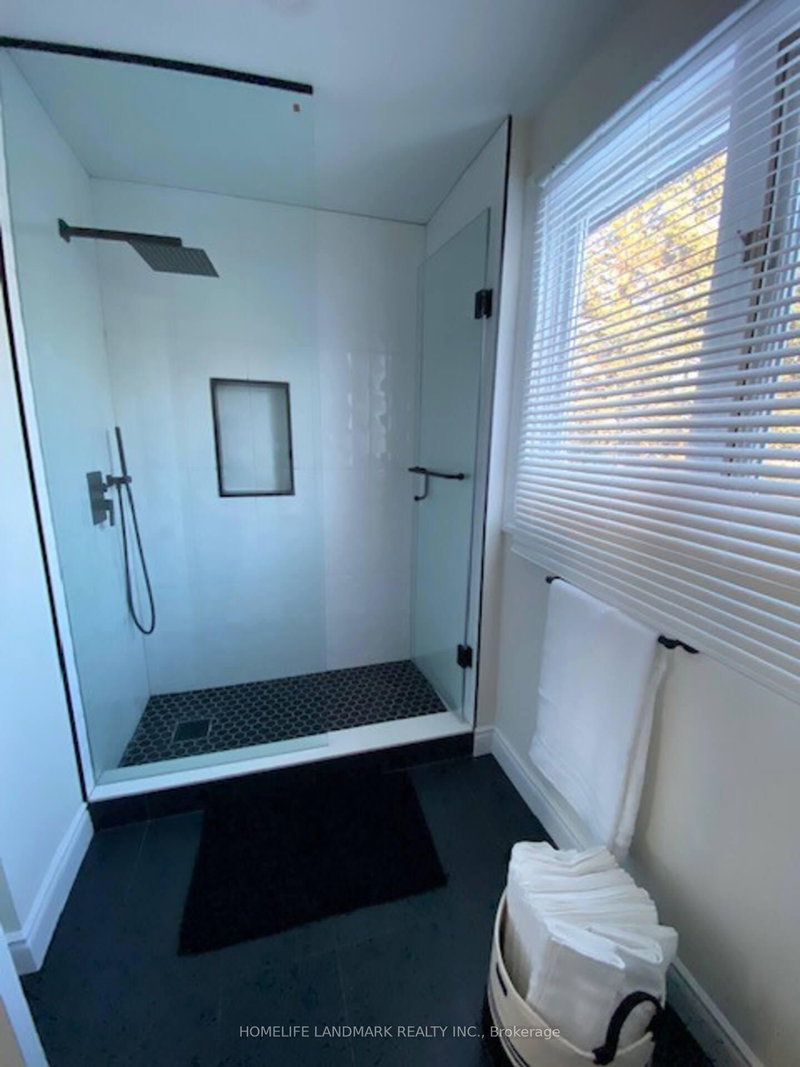 204 Weldon Ave, Oakville, L6K 2H8 | Image 2