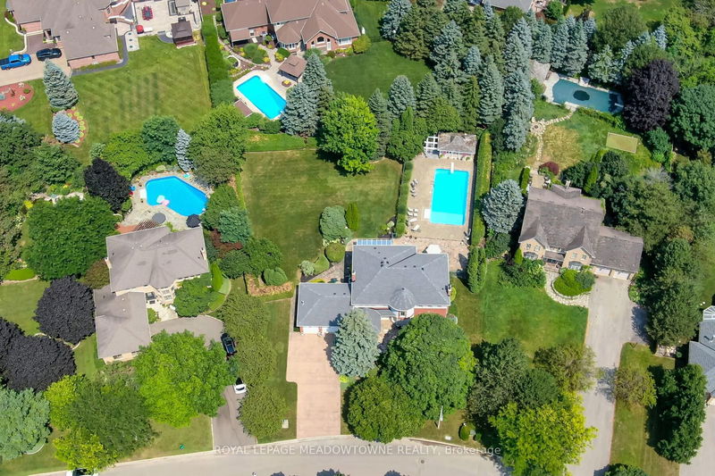 3 Meagan Dr  Halton Hills, L7G 5G7 | Image 2