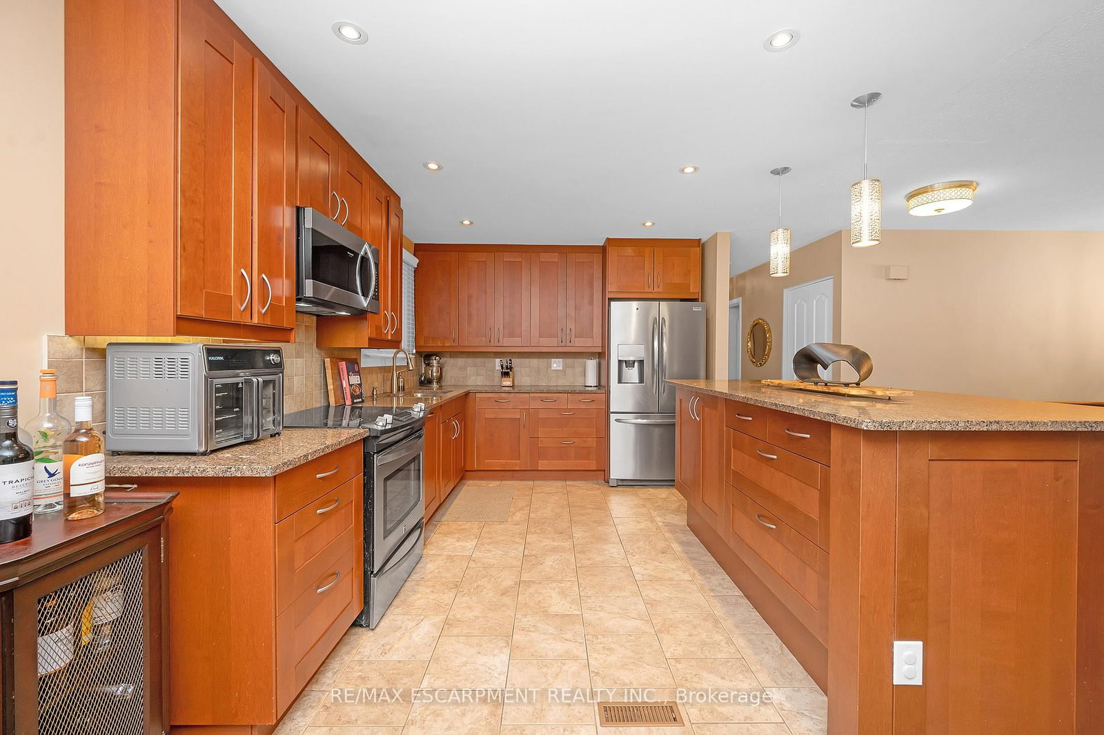 Listing Image 3