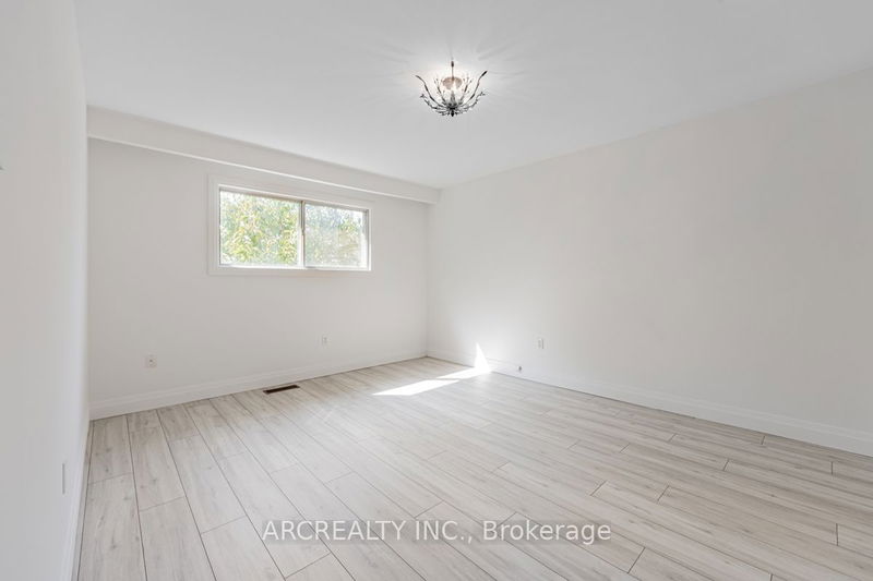 2390 Whaley Dr  Mississauga, L5B 2B5 | Image 22