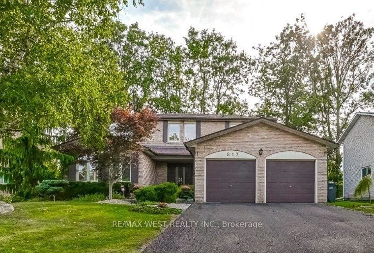 817 Damien Way  Mississauga, L5C 3C3 | Image 1