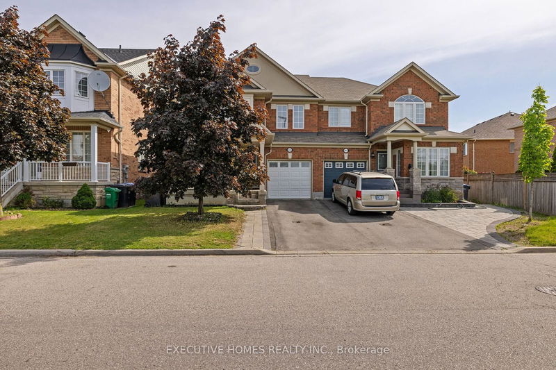 5415 Longford Dr  Mississauga, L5M 7Y3 | Image 2