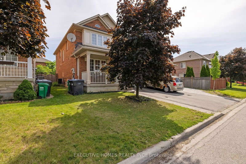 5415 Longford Dr  Mississauga, L5M 7Y3 | Image 3