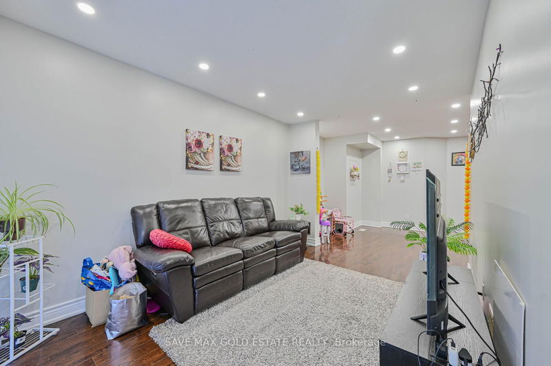 48 Monaco Crt  Brampton, L7A 1X4 | Image 10