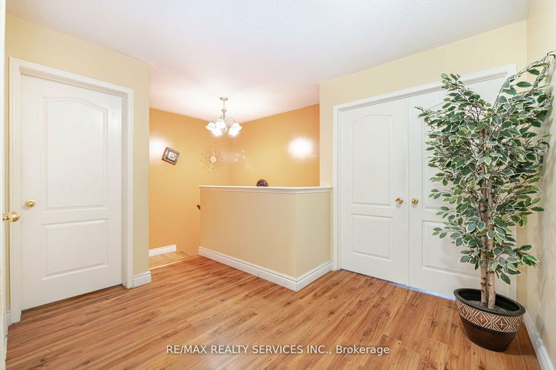 38 Sams Cres  Brampton, L7A 3R7 | Image 20