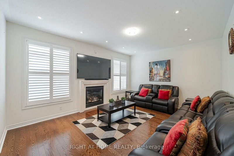 3258 Paul Henderson Dr  Mississauga, L5M 0H3 | Image 16