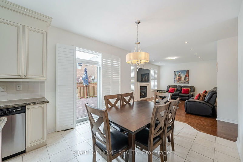 3258 Paul Henderson Dr  Mississauga, L5M 0H3 | Image 17