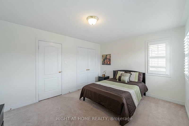 3258 Paul Henderson Dr  Mississauga, L5M 0H3 | Image 23