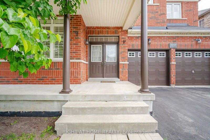 3258 Paul Henderson Dr  Mississauga, L5M 0H3 | Image 3