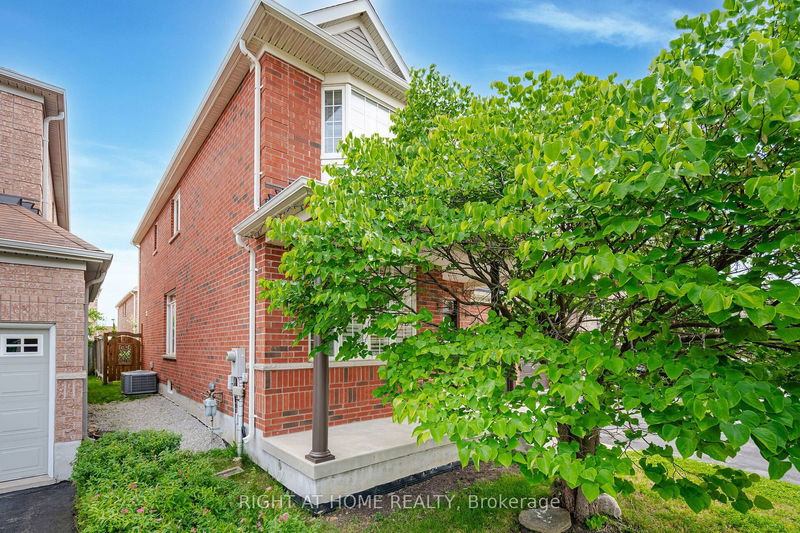 3258 Paul Henderson Dr  Mississauga, L5M 0H3 | Image 4