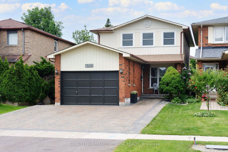 4320 Shelby Cres  Mississauga, L4W 3T3 | Image 1