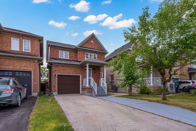 35 Pauline Cres  Brampton, L7A 2V6 | Image 2