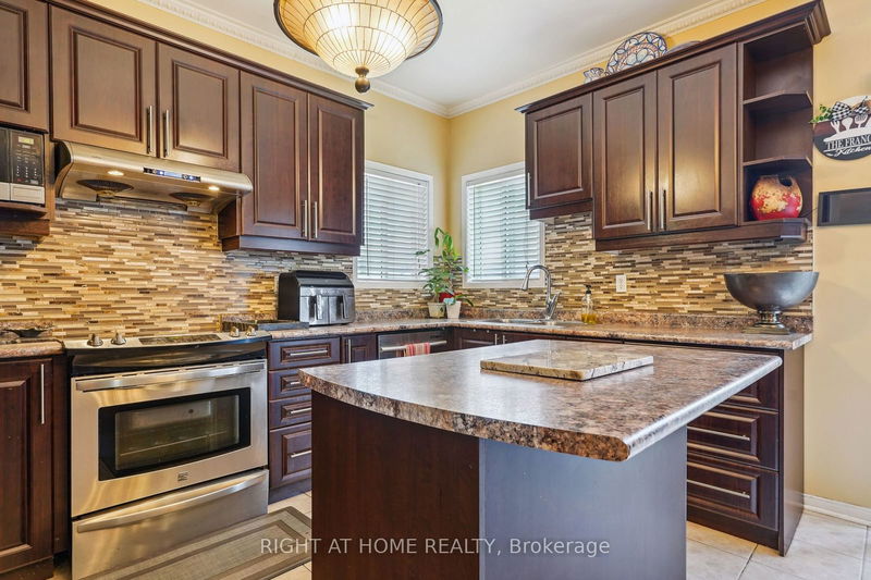 26 Bluewater Cres  Brampton, L7A 2H1 | Image 14