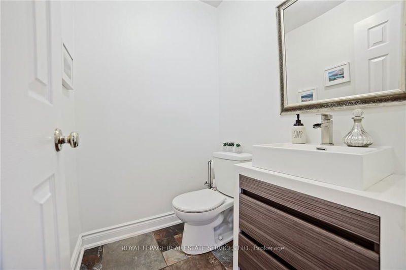 1837 Pilgrims Way  Oakville, L6M 1X2 | Image 18